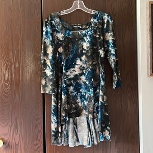 Tango Mango 3/4 sleeved boat necked top. Size Medium